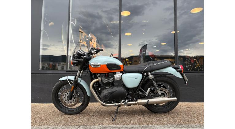 TRIUMPH BONNEVILLE T100 900