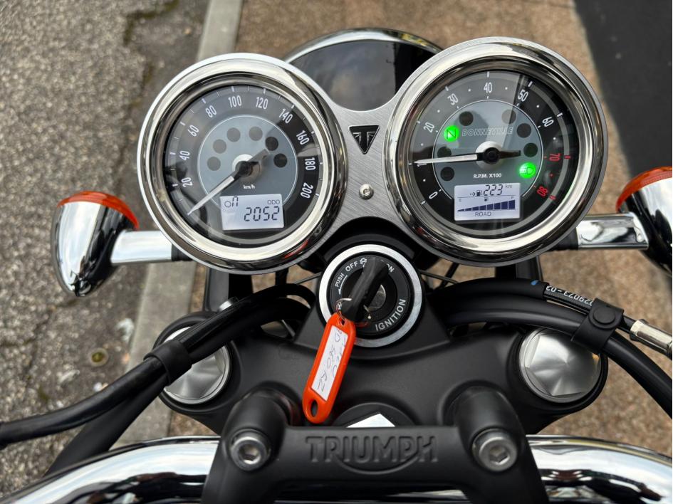 TRIUMPH BONNEVILLE T120