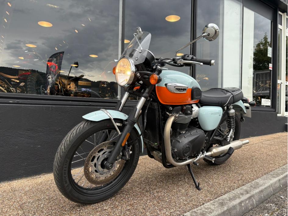 TRIUMPH BONNEVILLE T100 900