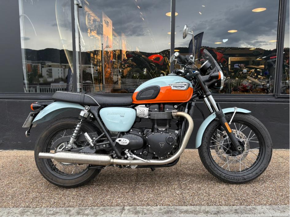 TRIUMPH BONNEVILLE T100 900