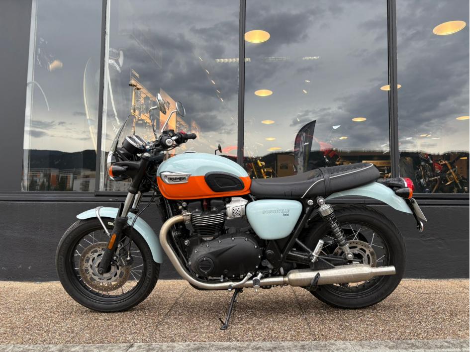 TRIUMPH BONNEVILLE T100 900