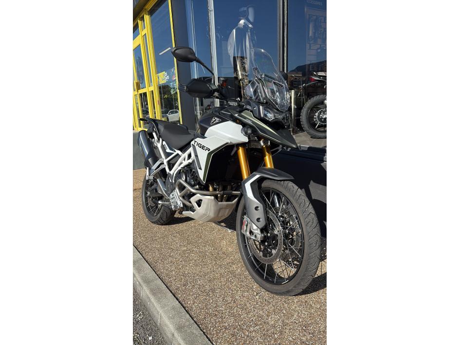 TRIUMPH TIGER 900 RALLY PRO (VALISES OFFERTES JUSQU'A FIN SEPTEMBRE)
