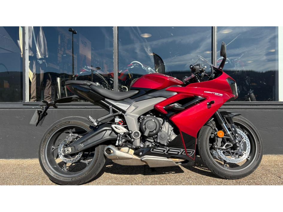 TRIUMPH DAYTONA 660 A2