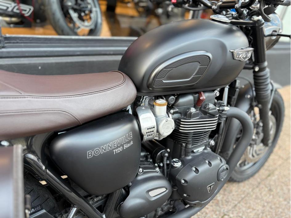 TRIUMPH Bonneville T120 Black