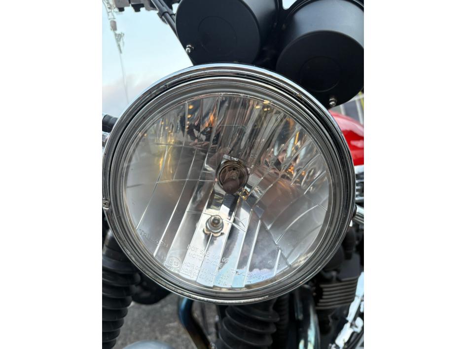 TRIUMPH BONNEVILLE 865 T100