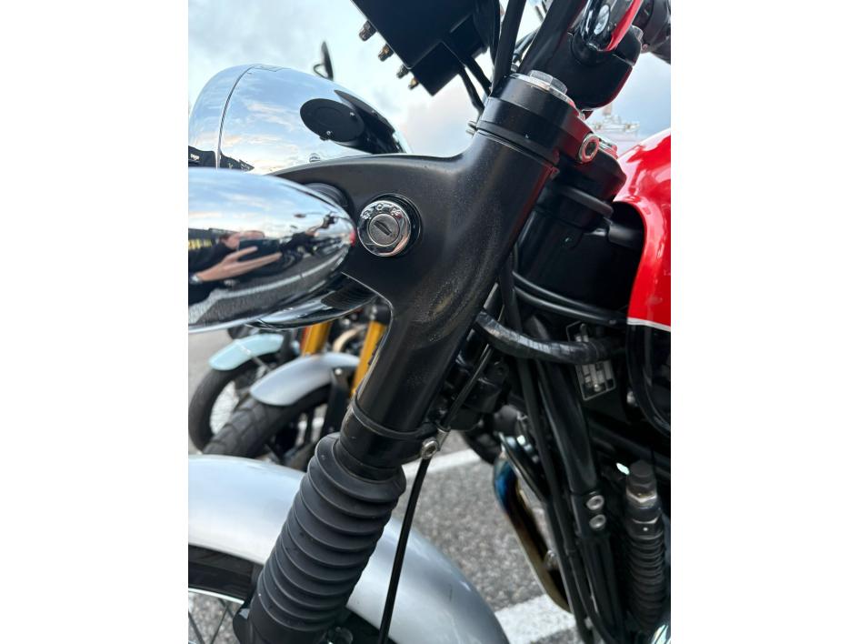 TRIUMPH BONNEVILLE 865 T100