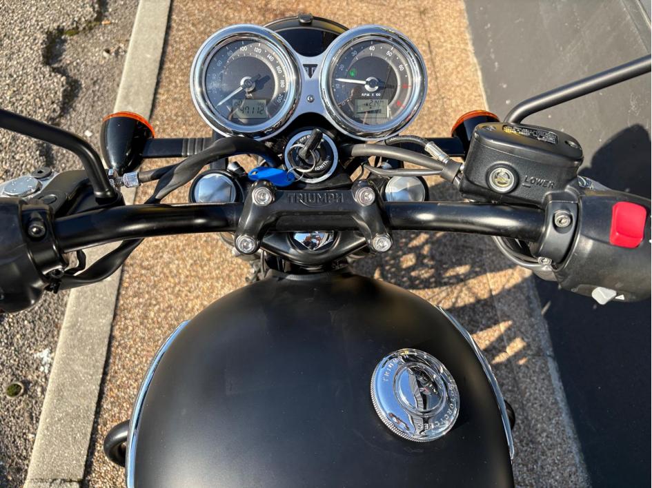 TRIUMPH BONNEVILLE BLACK T100 bridée A2